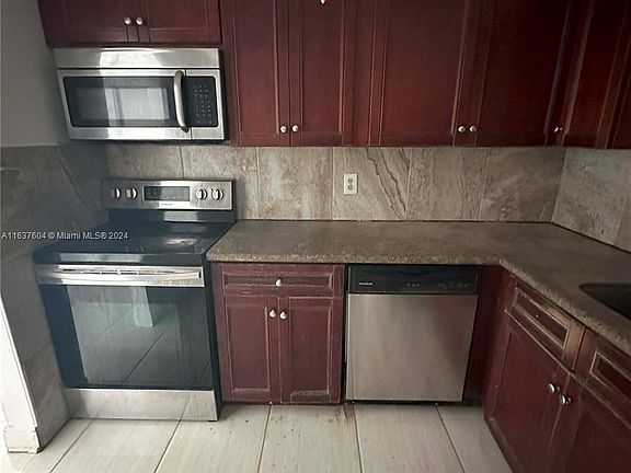 4th image of 15225 NE 6th Ave APT B202