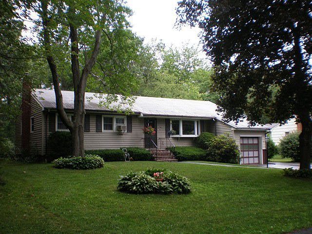 29 Appletree Dr, Rhinebeck