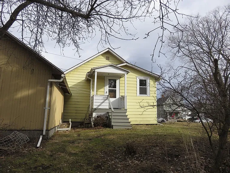 105 Wilbur St — Photo 3