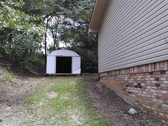 4th image of 229 Holly Hill Dr