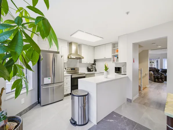 8711 Jones Rd #18, Richmond, BC V6Y 1L7