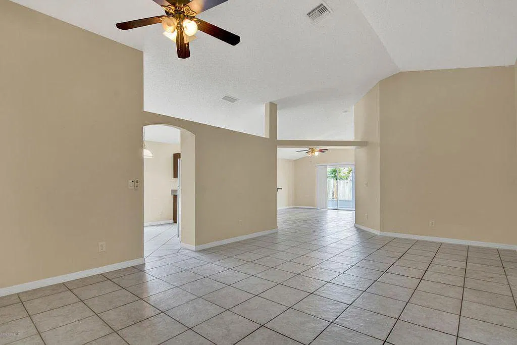 800 Wickham Lakes Dr — Photo 3