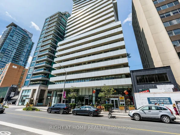 200 Bloor St W #1604, Toronto, ON M5S 0B1