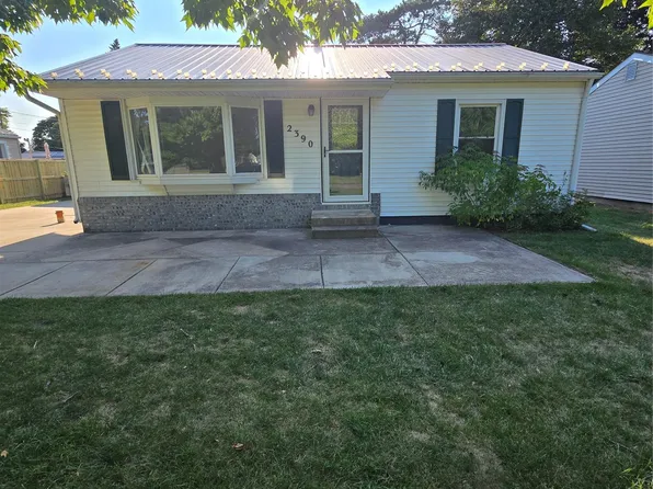 2390 E Clearview Dr, Adrian, MI 49221