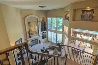 3rd image of 645 NE Lake Pointe Dr