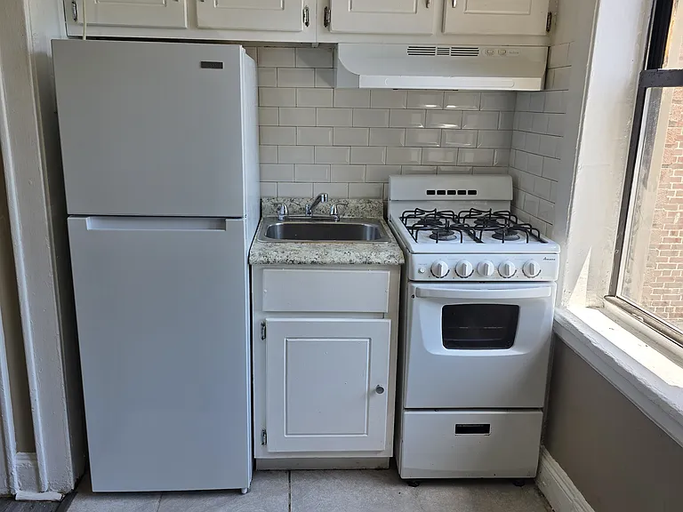 265 Washington Ave — Photo 2