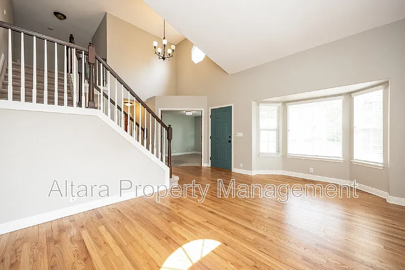 5 bed, 3.5 bath, 3600 sqft, $3,532 — Photo 2