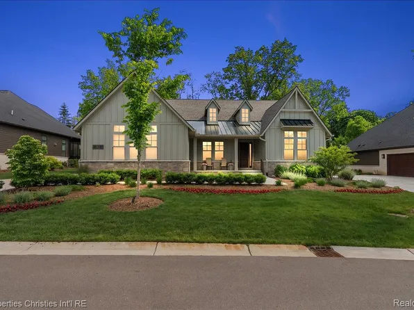 162 Timber Trace Ln #Yfy2h4, Bloomfield Hills, MI 48302
