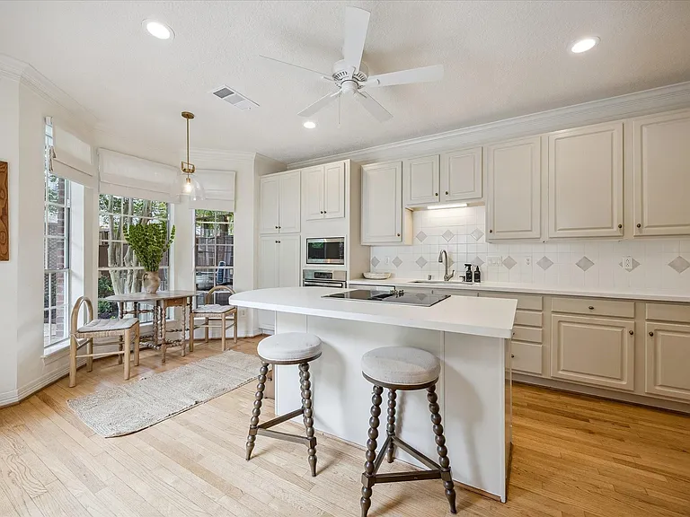 5591 Beverlyhill St — Photo 6
