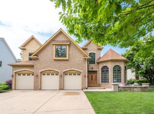 857 S Wright St, Naperville, IL 60540