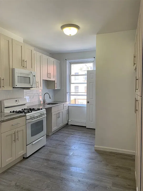 1 bed, 1.0 bath, 600 sqft, $1,760 — Photo 2