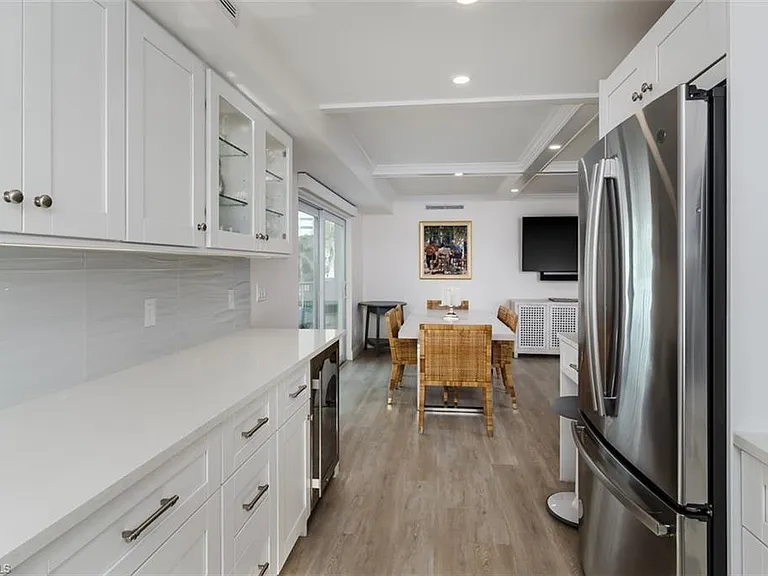 3450 Gulf Shore Blvd N #210 — Photo 11