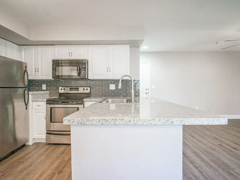 7280 Westpointe Blvd #813 — Photo 5