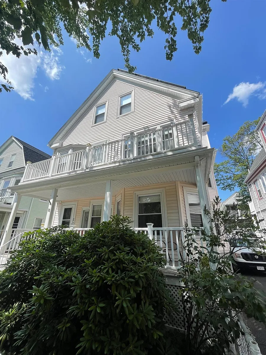 Building Photo - 17 Ossipee Rd