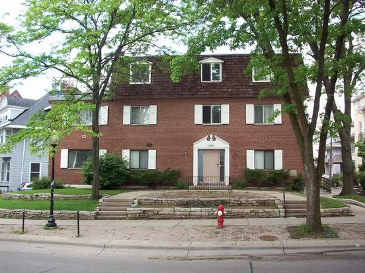 2 Bedroom on Langdon Street close to Memorial Union and State Street! — Photo 1