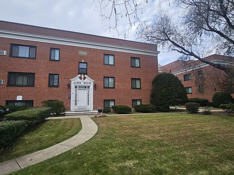 572 Whitney Ave #3E — Photo 8