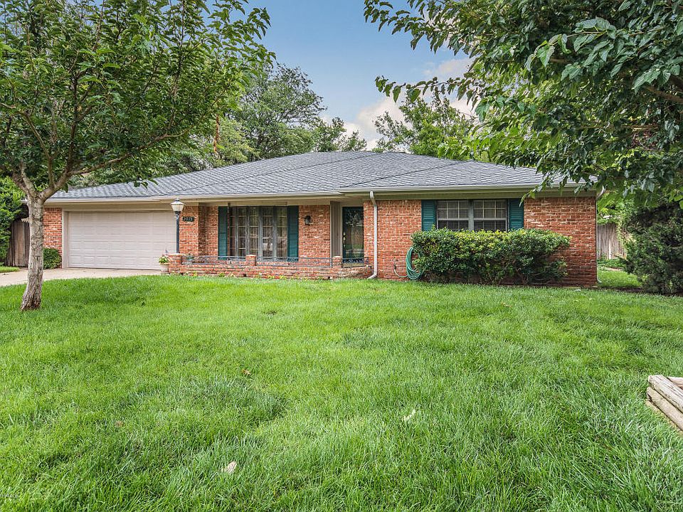1st image of 3915 Puckett Dr