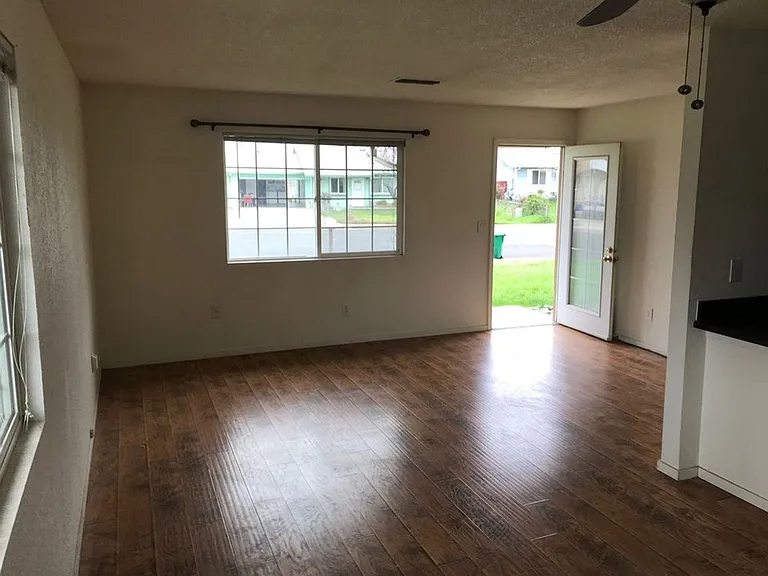1970 Spruce Cir — Photo 3