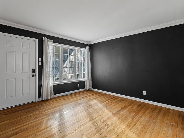 835 N Forest Ave — Photo 8
