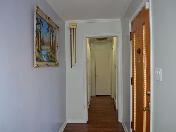 4th image of 1901 E Hillcrest Ave S