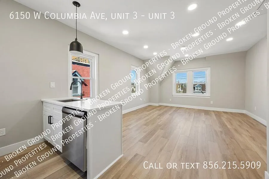 Building Photo - 6150 W Columbia Ave #3