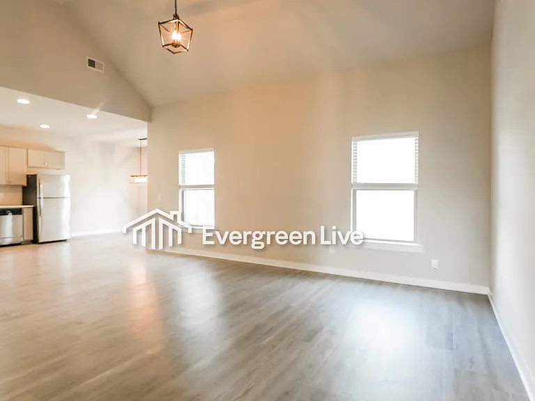 11 Wolf Ln — Photo 6