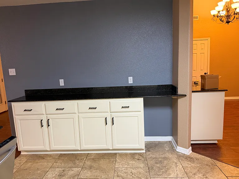 621 S Roy Reynolds Dr — Photo 10