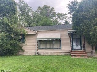 18055 David Dr, Cleveland, OH 44121