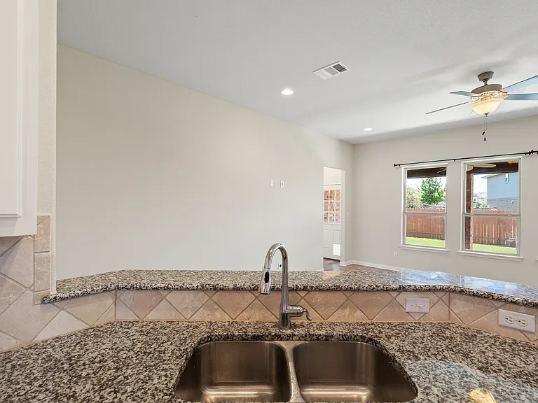 2428 Granite Hill Dr — Photo 32