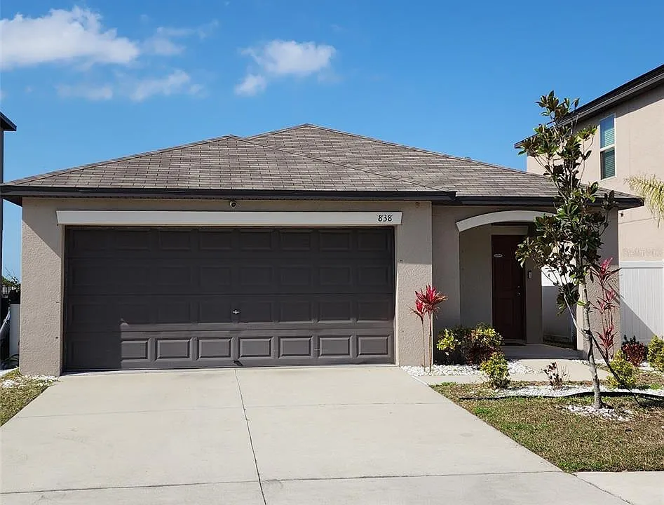 838 Olive Conch St