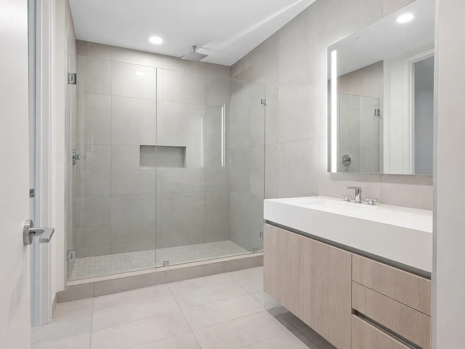 1 bed, 634 sqft, $2,740 — Photo 4