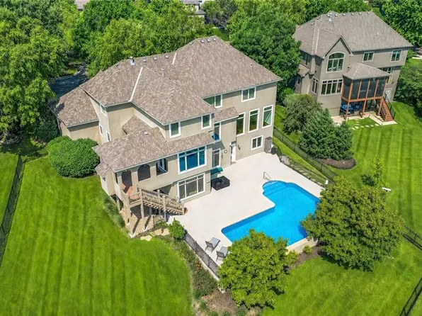 15225 Perry St, Overland Park, KS 66221
