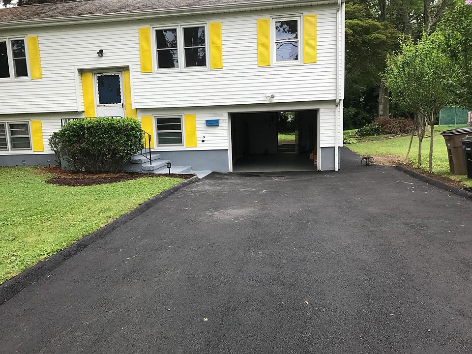 48 Haig Ave. 3 Bedroom, basement & garage. Fenced in yard ne