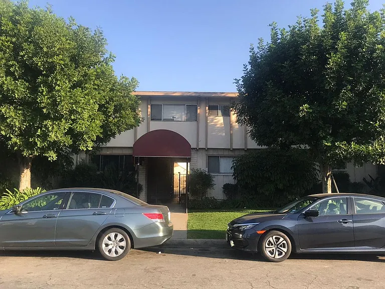 Arrington Ave — Photo 2