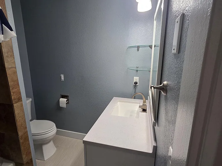 Bathroom #2 (upstairs)