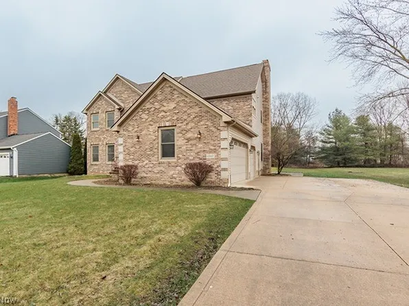 6947 Som Center Rd, Solon, OH 44139