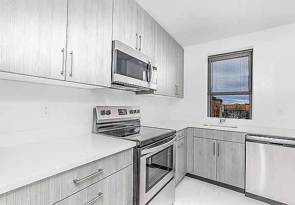 3rd image of 20-37 Seagirt Blvd APT 2F