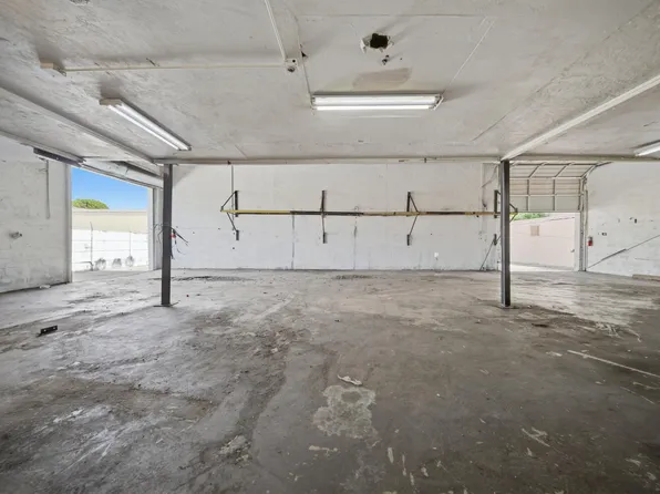 8015 NW 98th Street, Hialeah Gardens, FL 33016