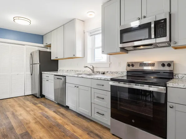 18 Gothic Street, Paris, ME 04281