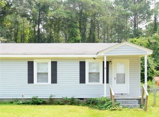 809A Varsity Dr, Fayetteville, NC 28301