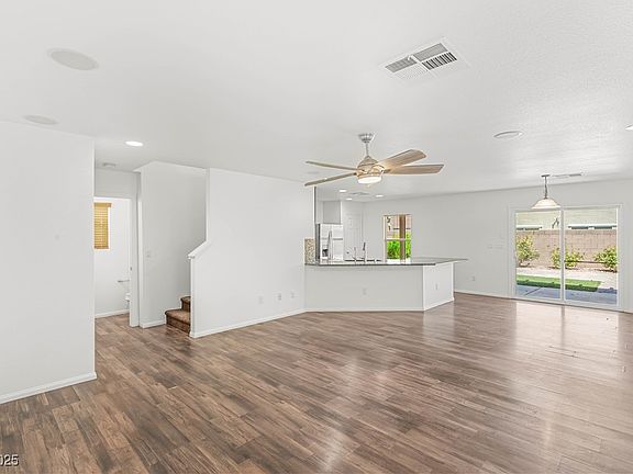 4th image of 8930 W Ford Ave