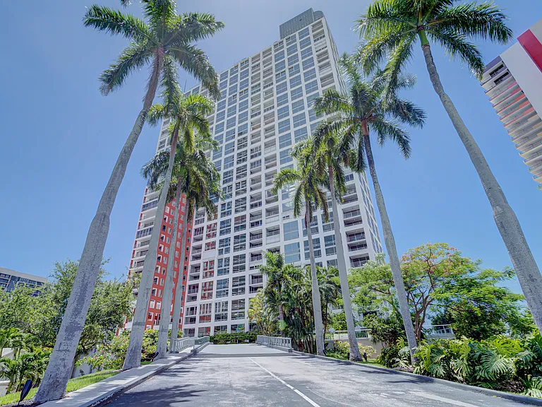 1541 Brickell Ave #T105 — Photo 101