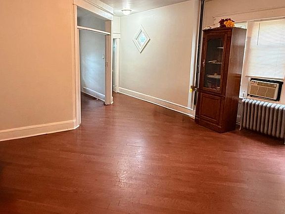 4th image of 1521 Hamilton Ave