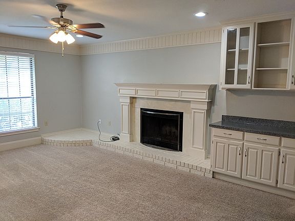 3rd image of 2705 Cummings Dr