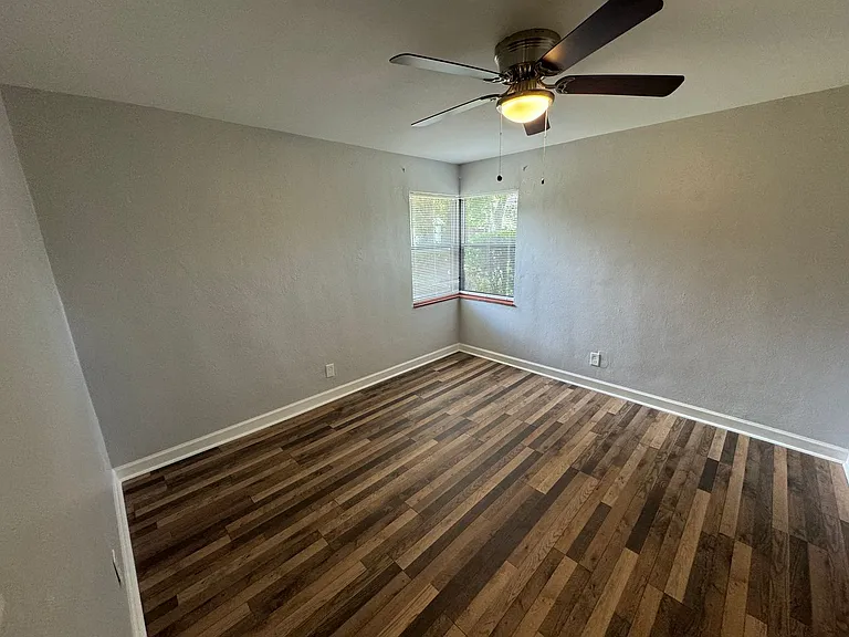 1284 Ingleside Ave — Photo 8