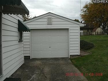 2nd image of 727 Detroit Ave