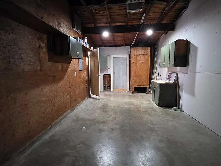 226 Antrim Dr — Photo 32