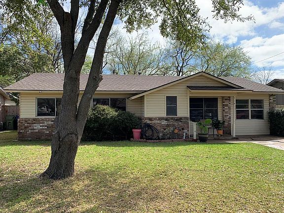 5th image of 714 Sunset Dr