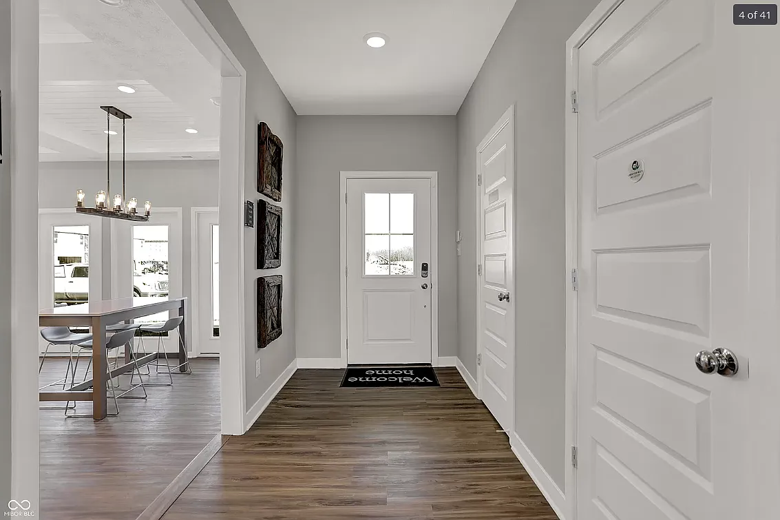 715 Newton Dr — Photo 4