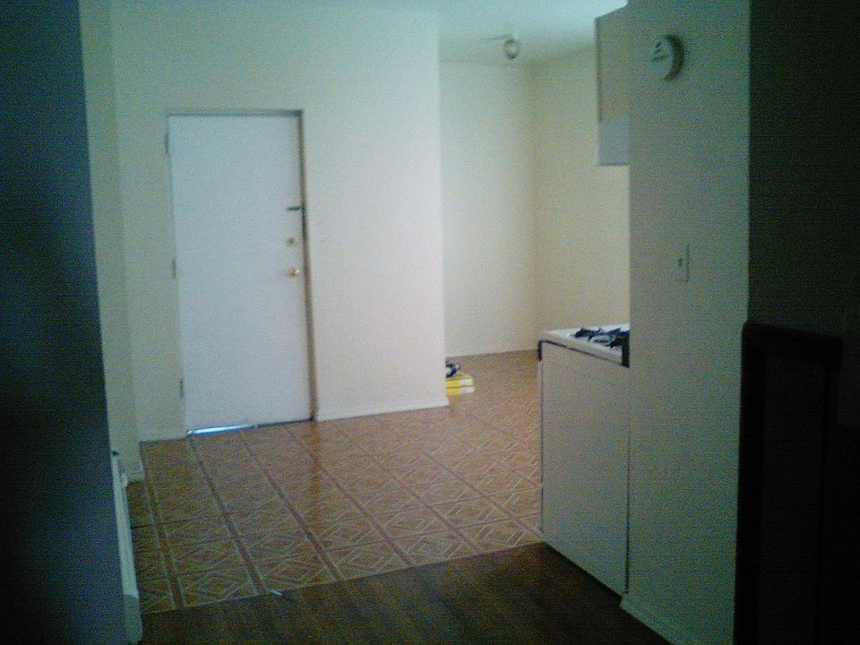 kitchen eating area